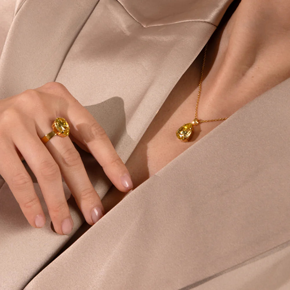 Caroline Svedbom Mini Drop Necklace Gold Dark Jonquil