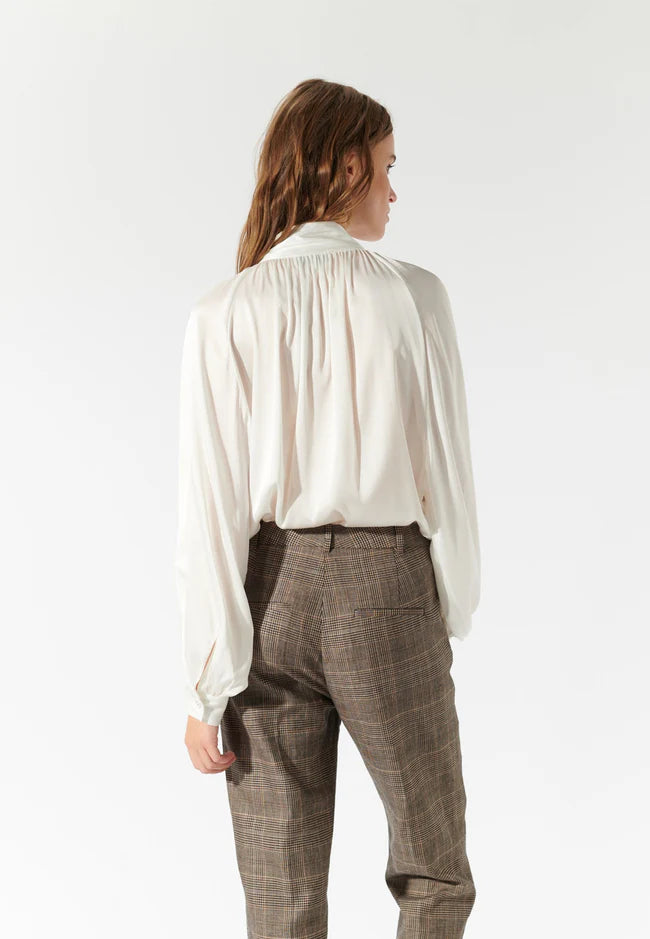 Dea Kudibal Nita White Blouse With Stand Collar