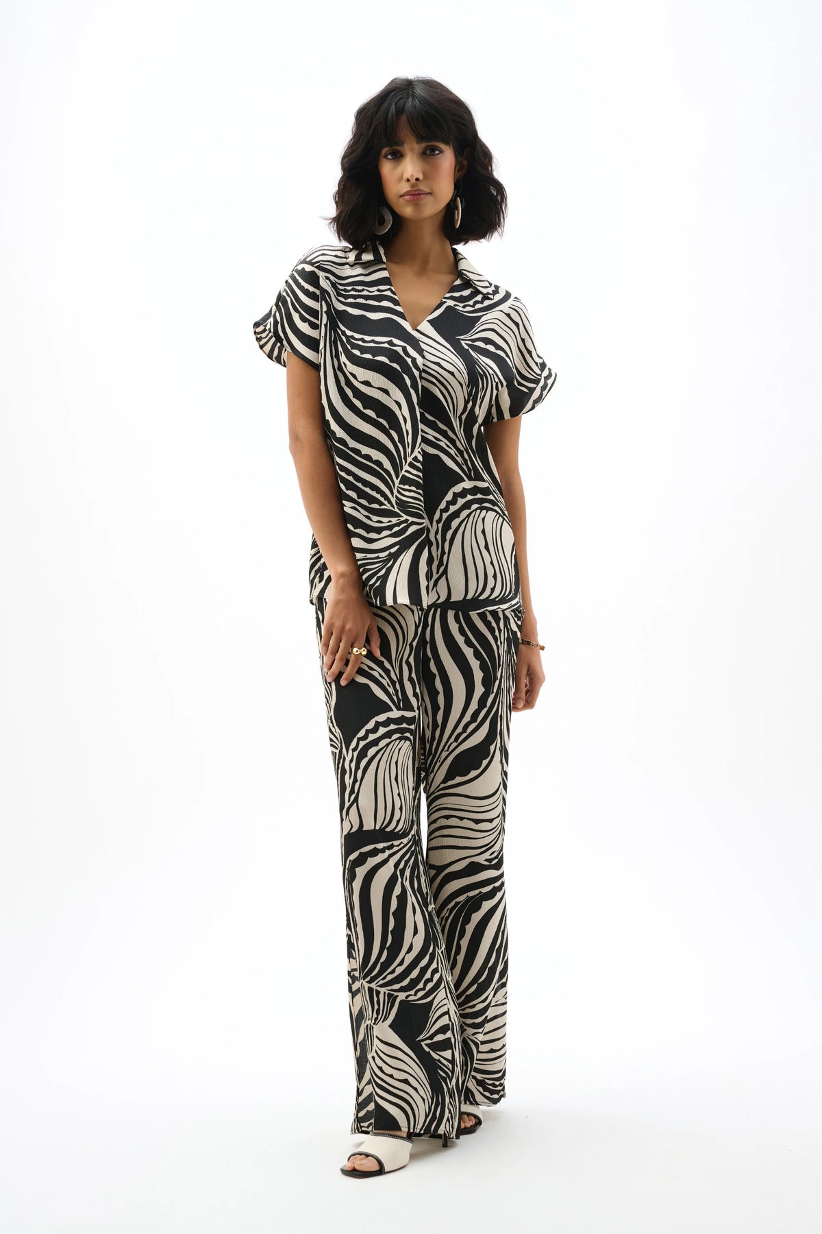 Joseph Ribkoff Moonstone/Black Bubble Satin Abstract Print Boxy Top