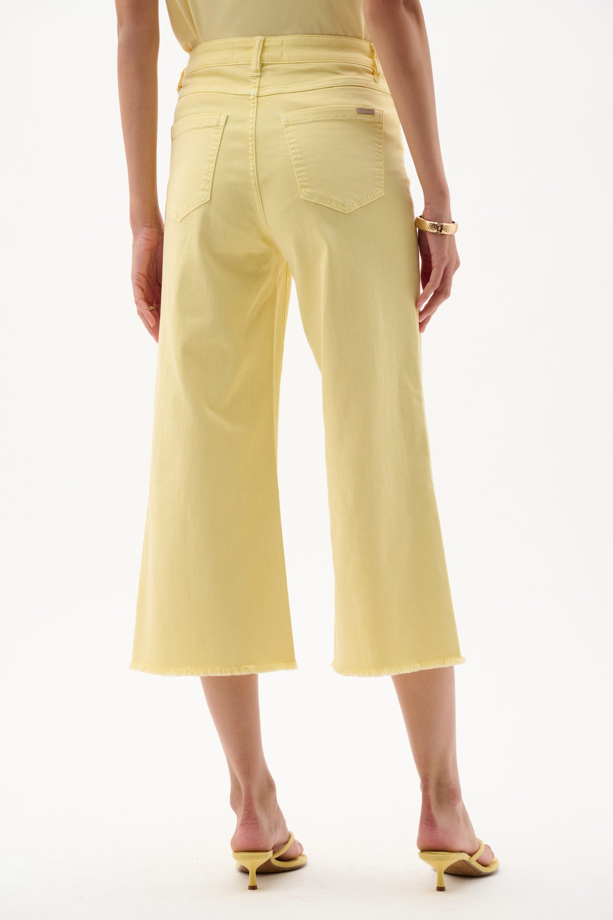 Joseph Ribkoff Mellow Yellow Goldie | Featherweave Denim Wide Leg Cropped Jeans