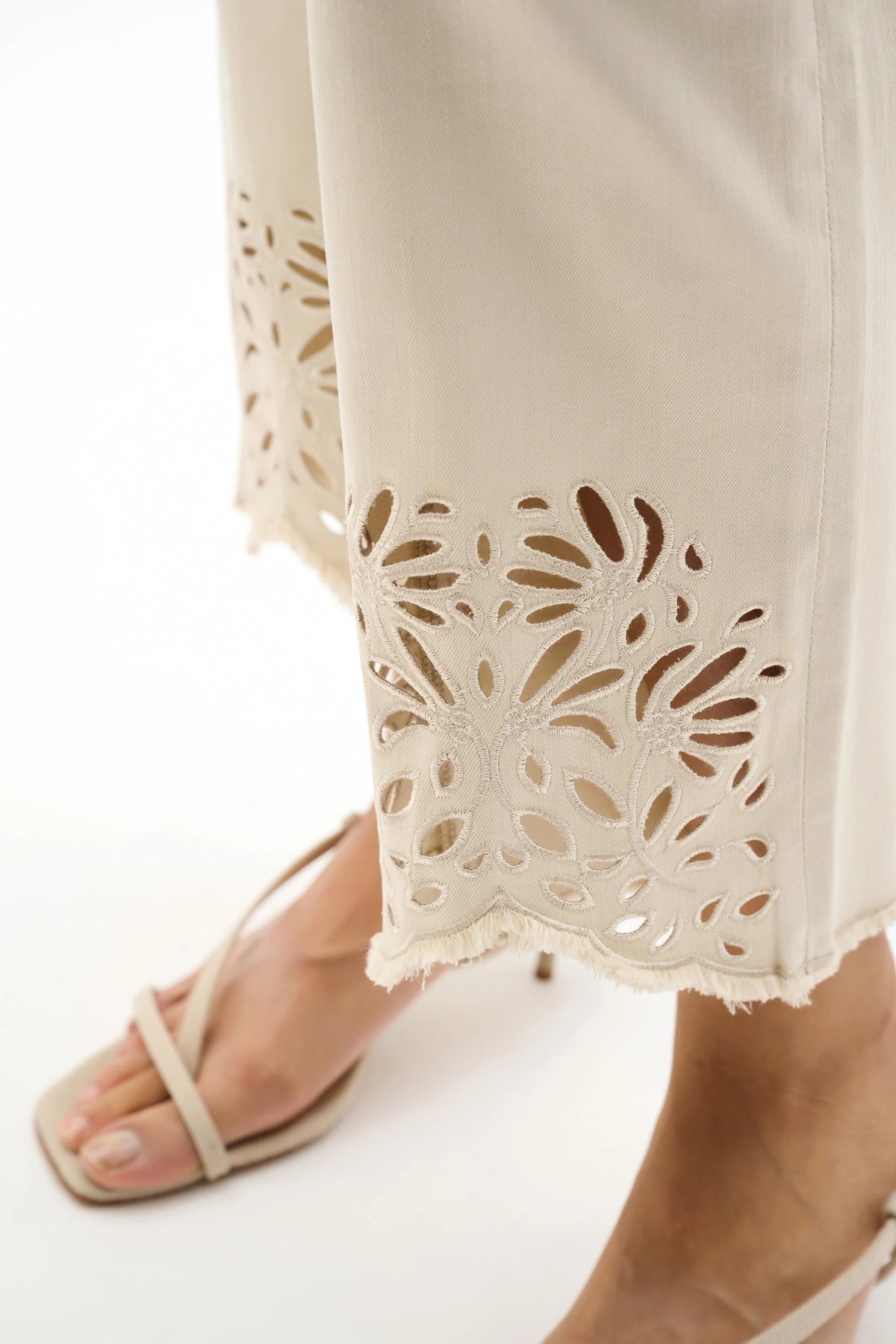 Joseph Ribkoff Moonstone Repreve® Straight Jeans With Flower Embroidery