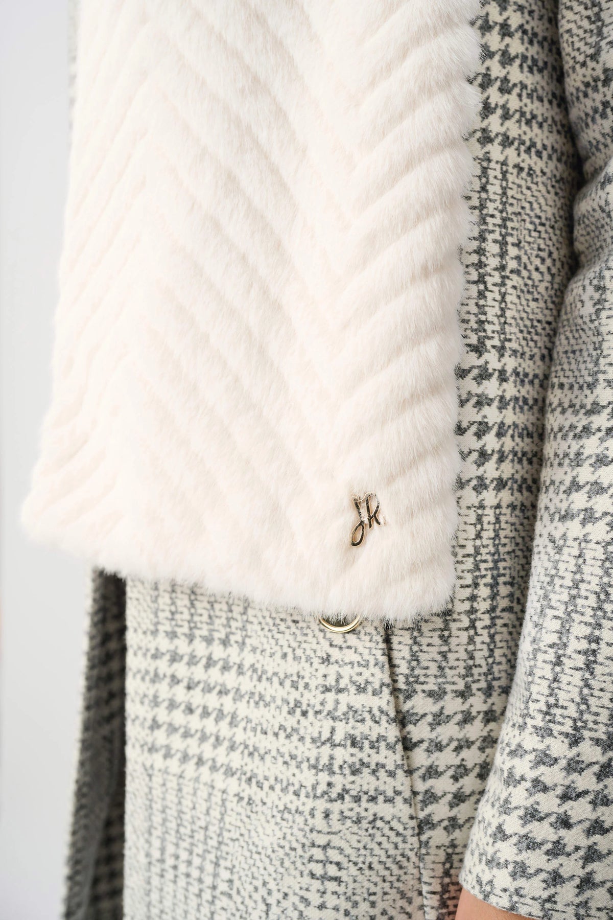 Joseph Ribkoff Cream Textured Chevron Faux Fur Scarf