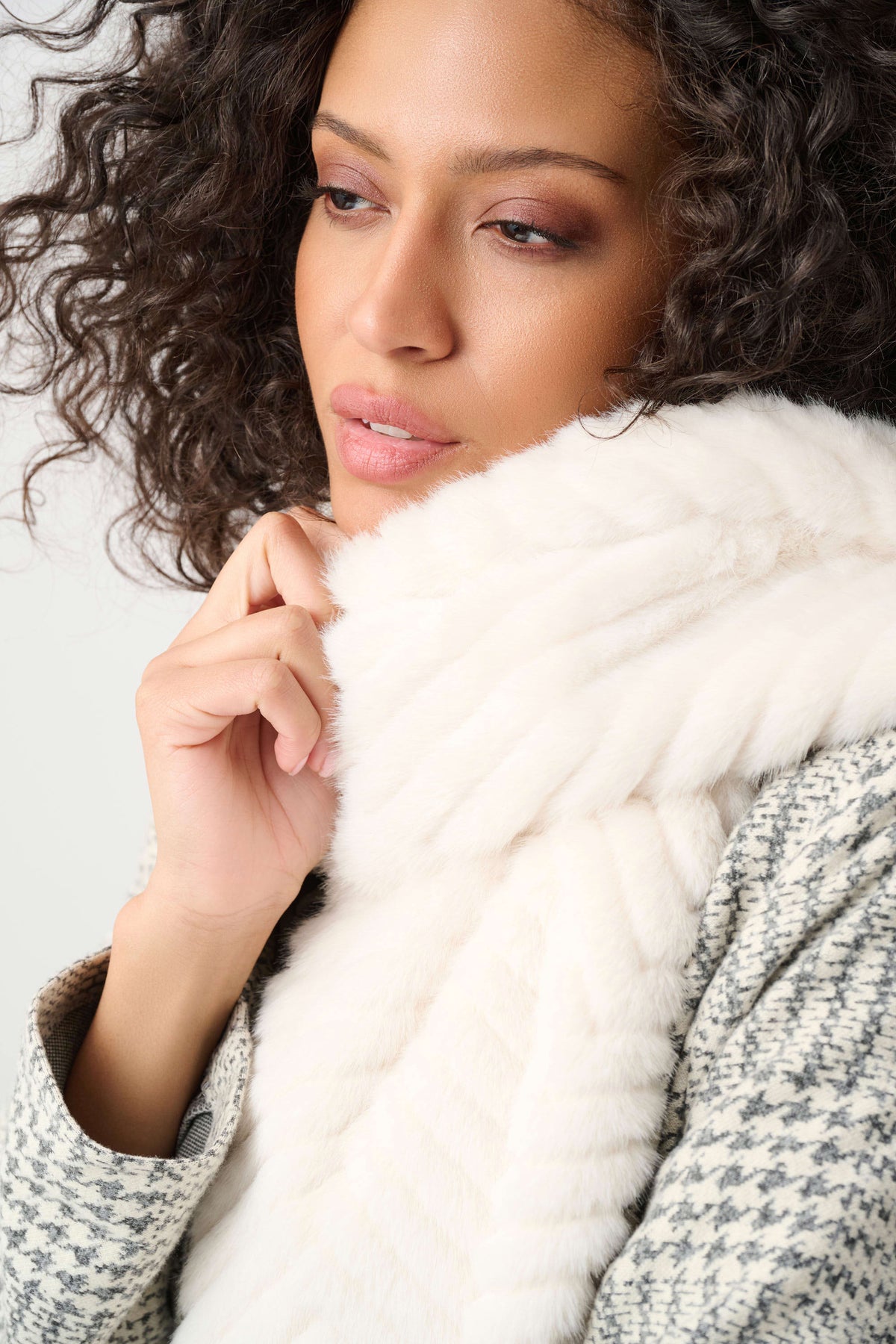 Joseph Ribkoff Cream Textured Chevron Faux Fur Scarf