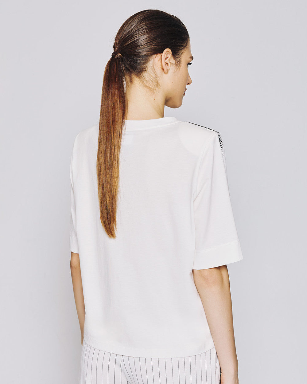 Access Fashion White T-shirt With Rhinestones On The Shoulders