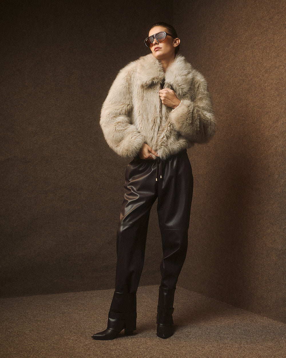 Access Fashion Vanilla Cropped faux fur jacket with collar