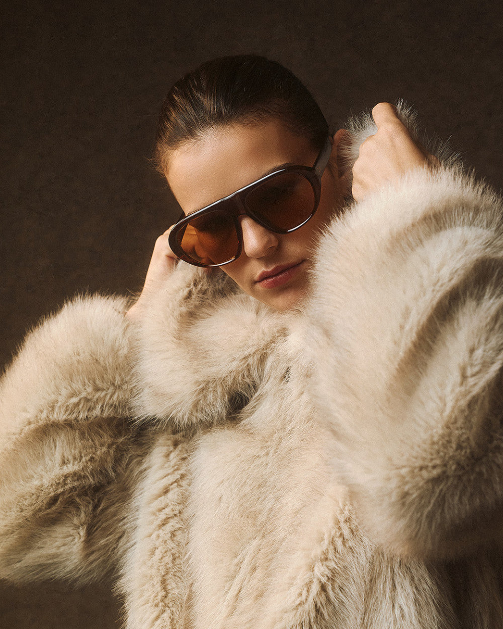 Access Fashion Vanilla Cropped faux fur jacket with collar