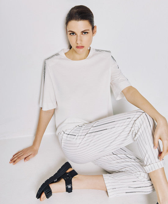 Access Fashion White T-shirt With Rhinestones On The Shoulders