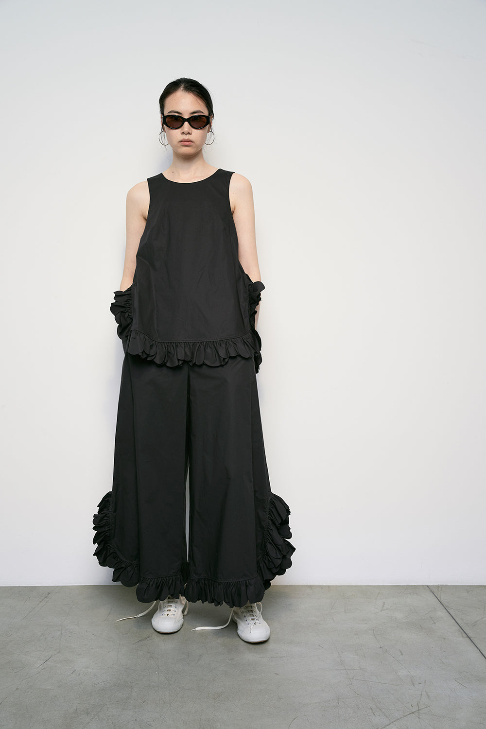 MEIMEIJ Sleeveless Black Black Ruffle Blouse