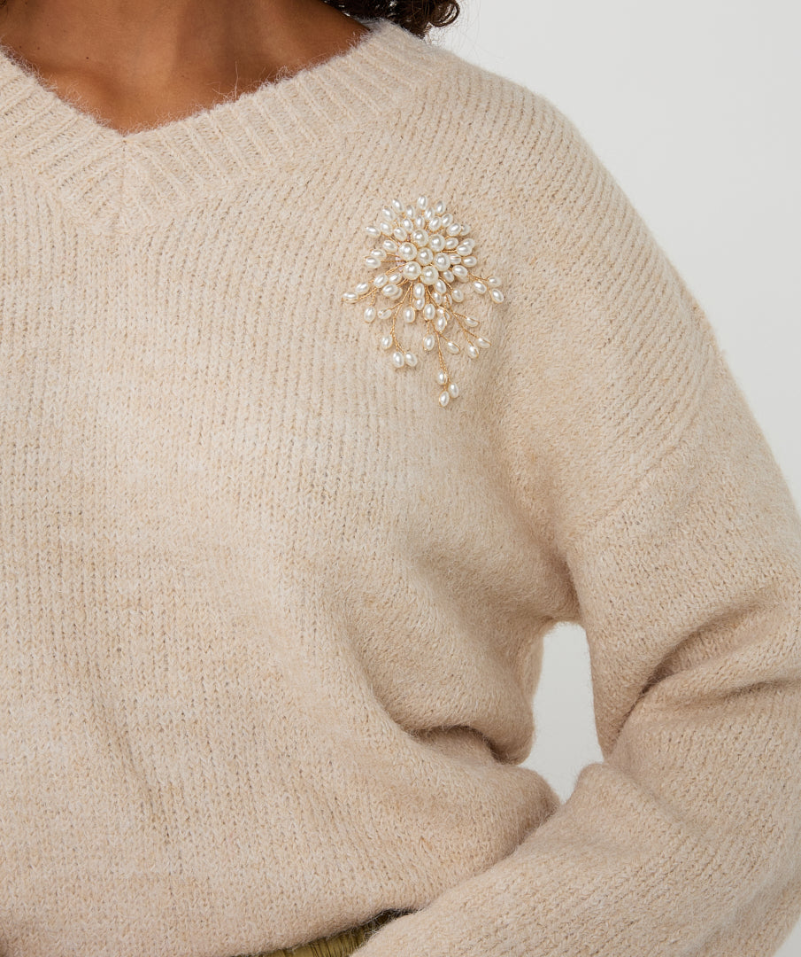 Esqualo Sand V-Neck Sweater With Brooch