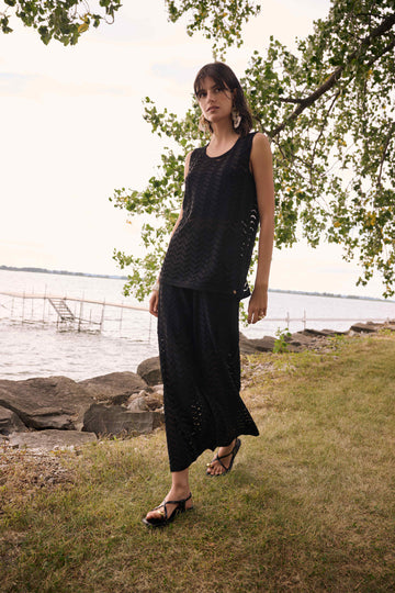 Joseph Ribkoff Black Viscose Jacquard Knit Chevron Stitch Culotte Pants