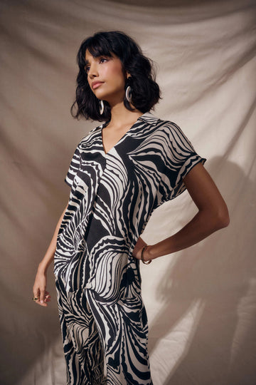 Joseph Ribkoff Moonstone/Black Bubble Satin Abstract Print Boxy Top