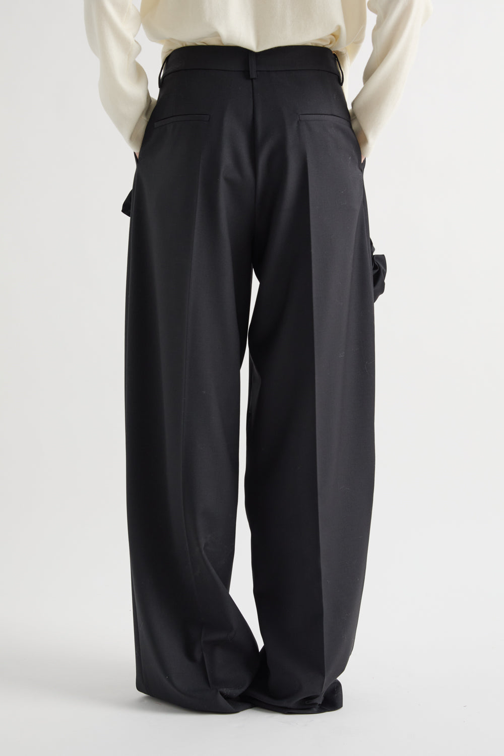 MeiMeiJ Nero Sculptural Floral Appliques Pants