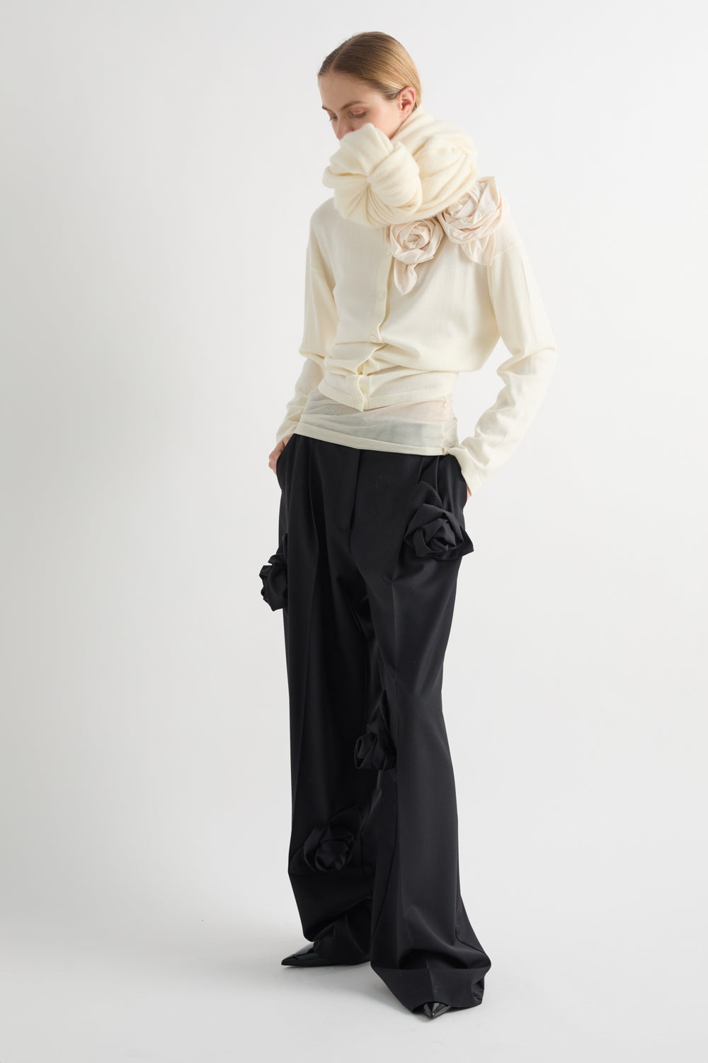 MeiMeiJ Nero Sculptural Floral Appliques Pants