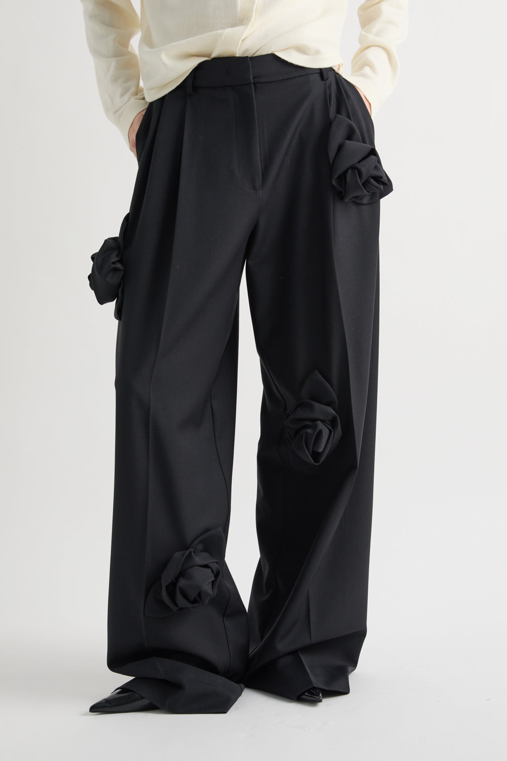 MeiMeiJ Nero Sculptural Floral Appliques Pants