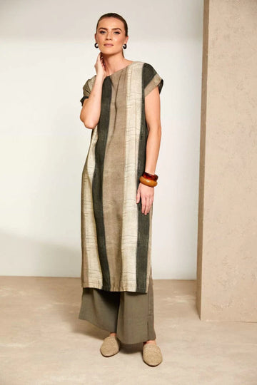 Naya Wide Stripe Scratch Print Round Neck Long Tunic With Side Slit