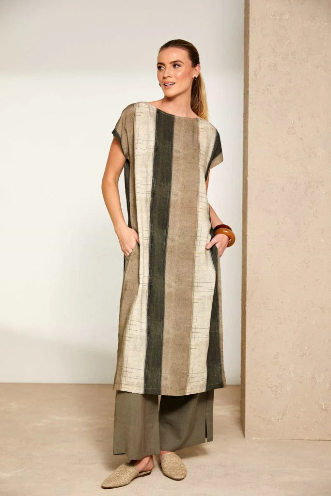 Naya Wide Stripe Scratch Print Round Neck Long Tunic With Side Slit
