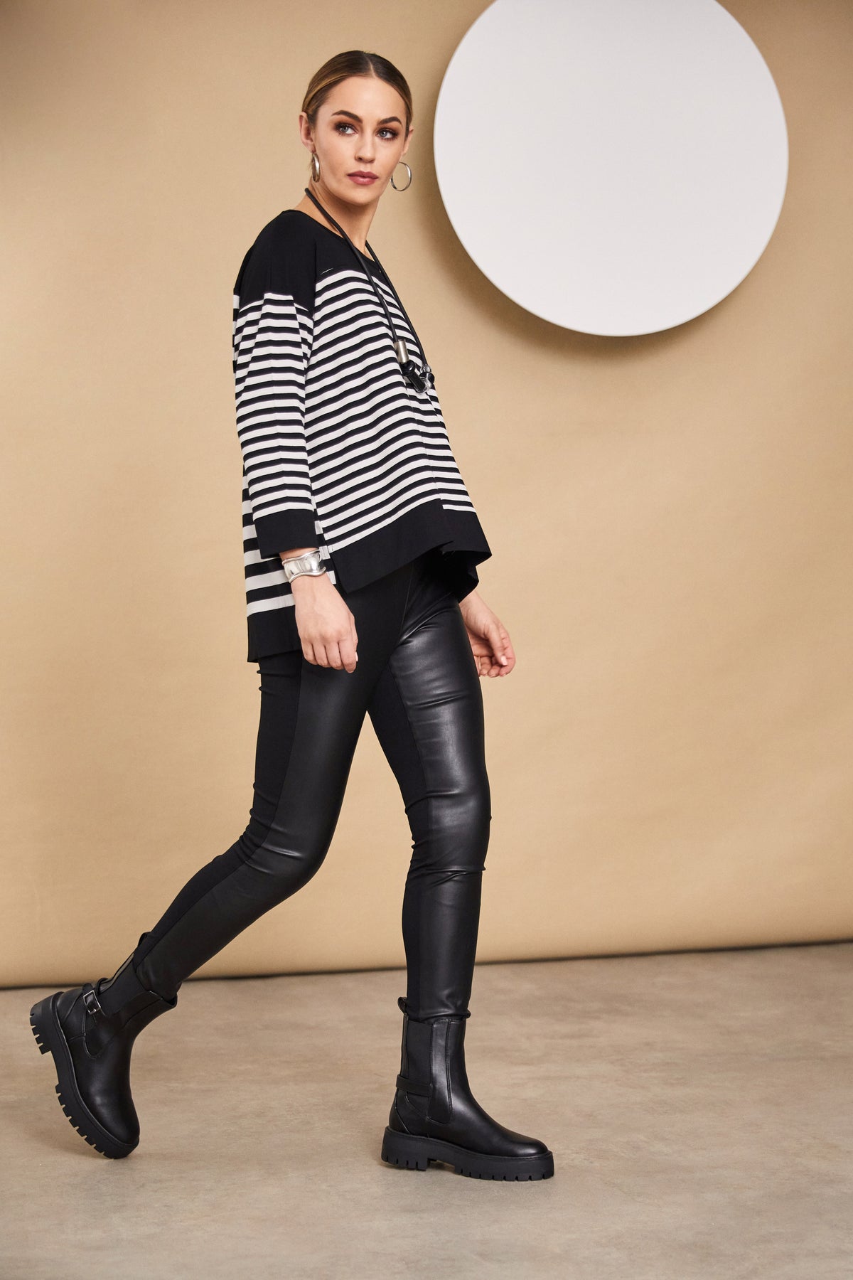 Naya Stripe Top Contrast Hem-band