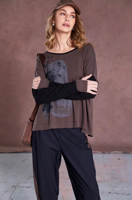 Naya Cocoa/Black Placement Print Top With Contrast Binding And Sleeves