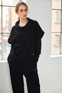 Naya Emnossed Knit Top With Collar And Zip Detail