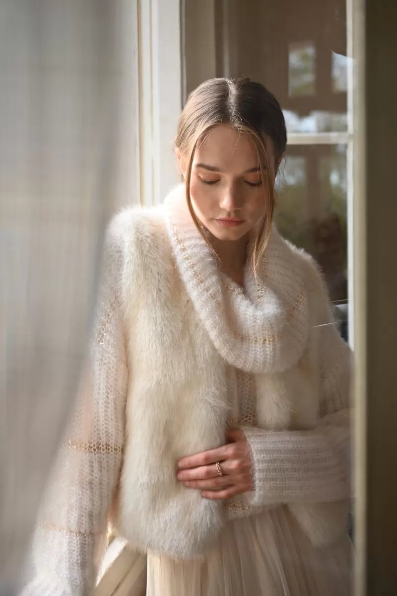  Off White Sleeveless Faux Fur Jacket