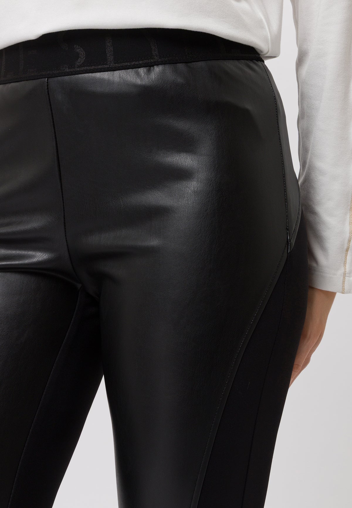 Tuzzi Black Leatherette Trousers/Leggings