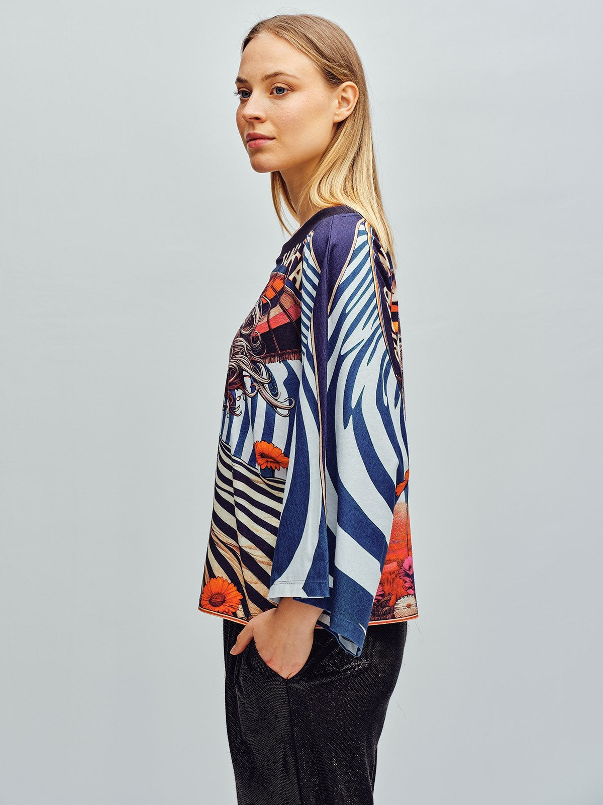 CUSTO Kate Art Your Tan Kimono Style T-shirt