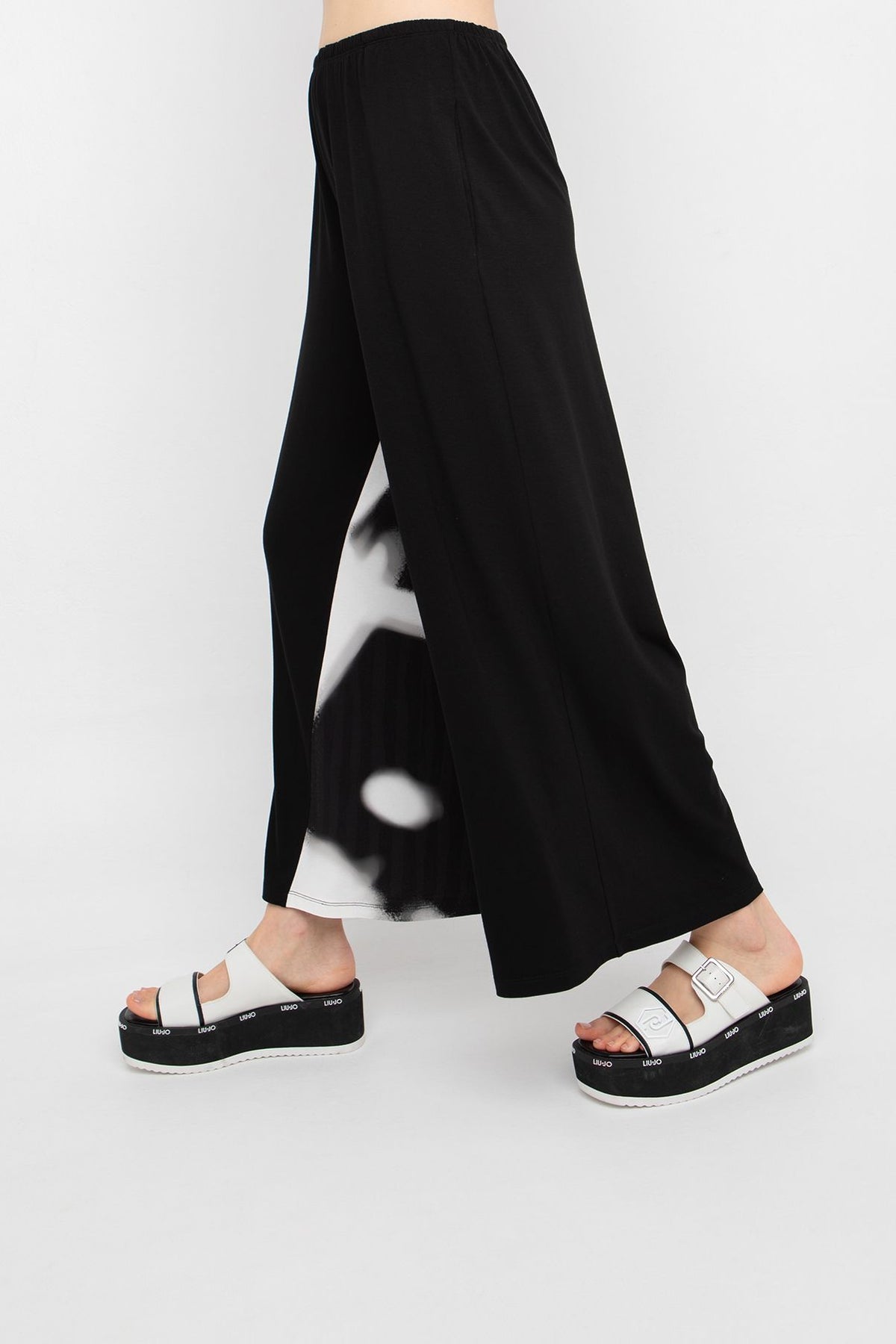Ozai N Ku Foam Wide Leg Trousers