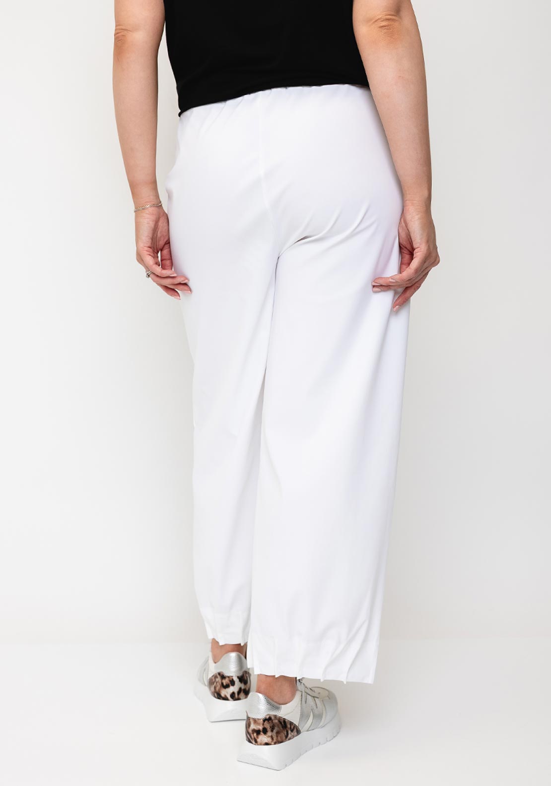 Naya Trousers With Cinch Cuff - White
