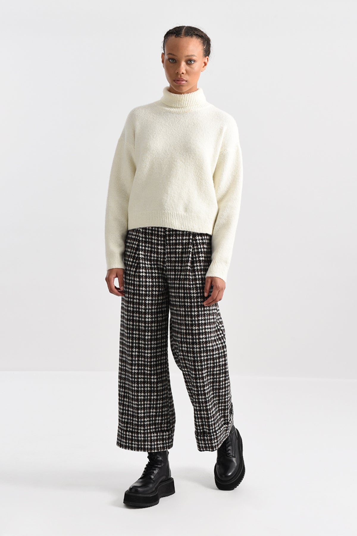 Molly Bracken Off White Knitted Sweater